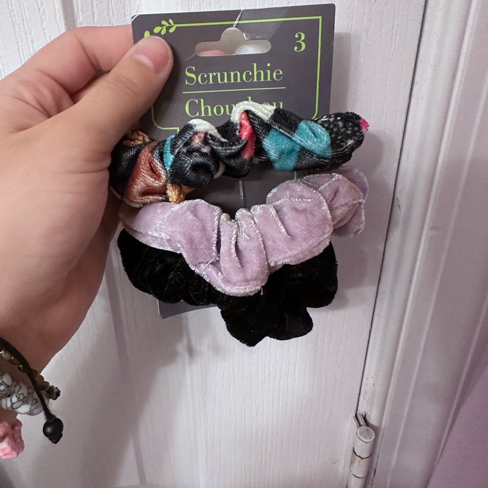 a pack of three scrunchies!